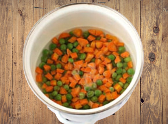 Choped carrot and peas